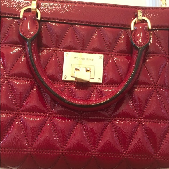 Beautiful New Michael Kors Red Patent Leather Vivianne Bag - Picture 5 of 13